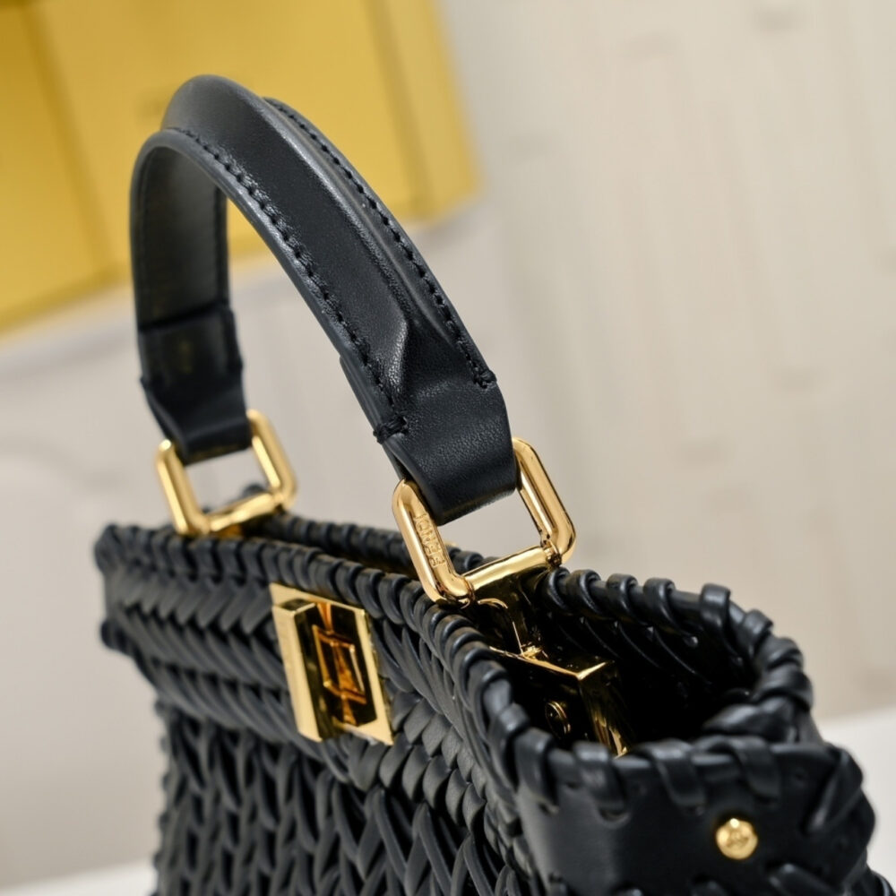 Fendi Peekaboo Iseeu Bag Black 27Cm - Image 4