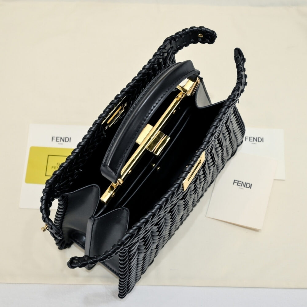 Fendi Peekaboo Iseeu Bag Black 27Cm - Image 5
