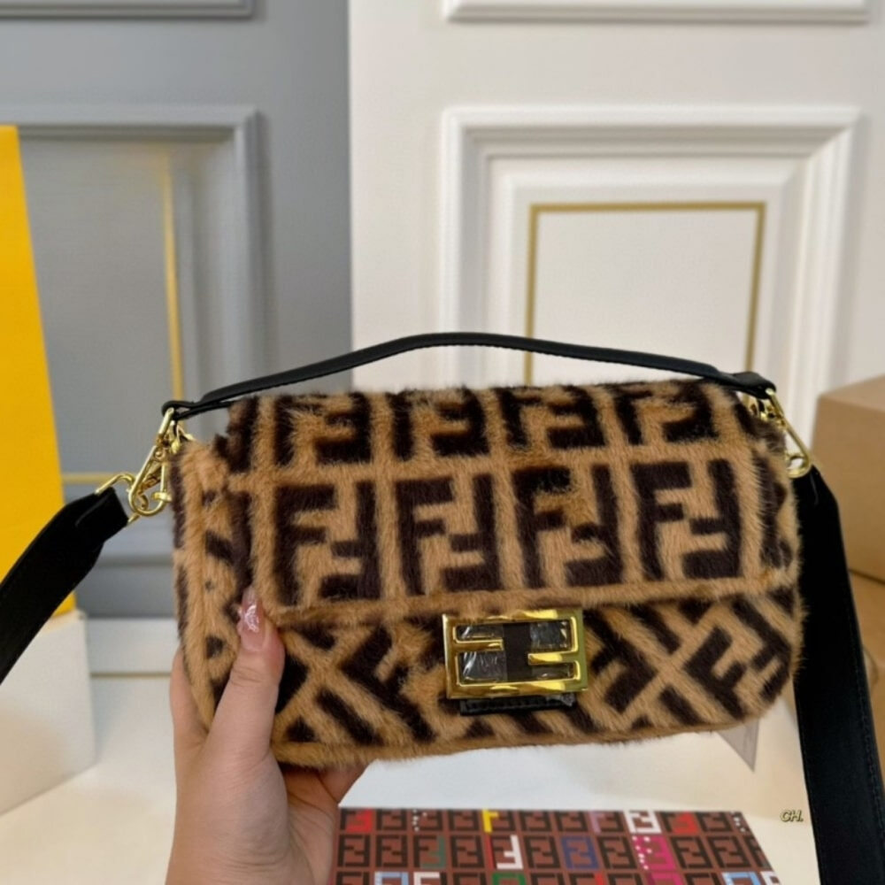 Fendi Baguette Bag Brown 26Cm - Image 3