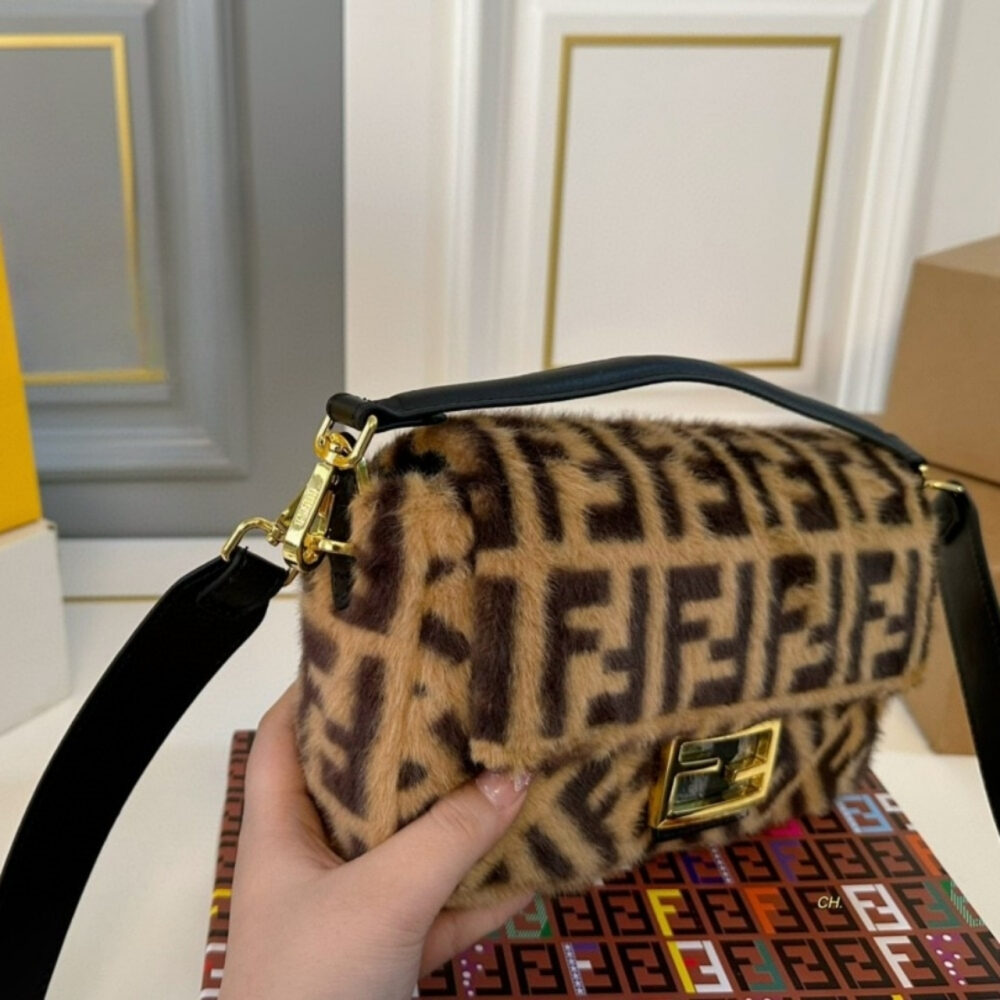 Fendi Baguette Bag Brown 26Cm - Image 5