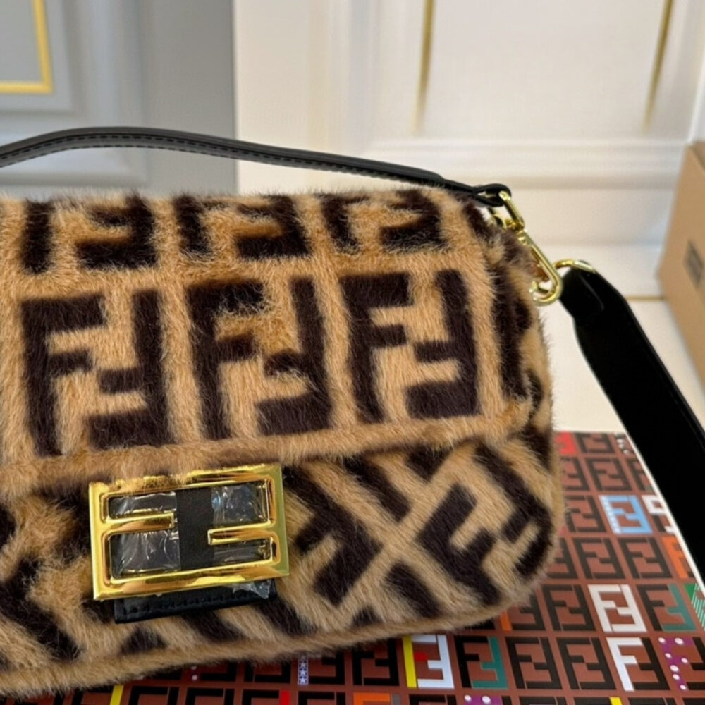 Fendi Baguette Bag Brown 26Cm - Image 6