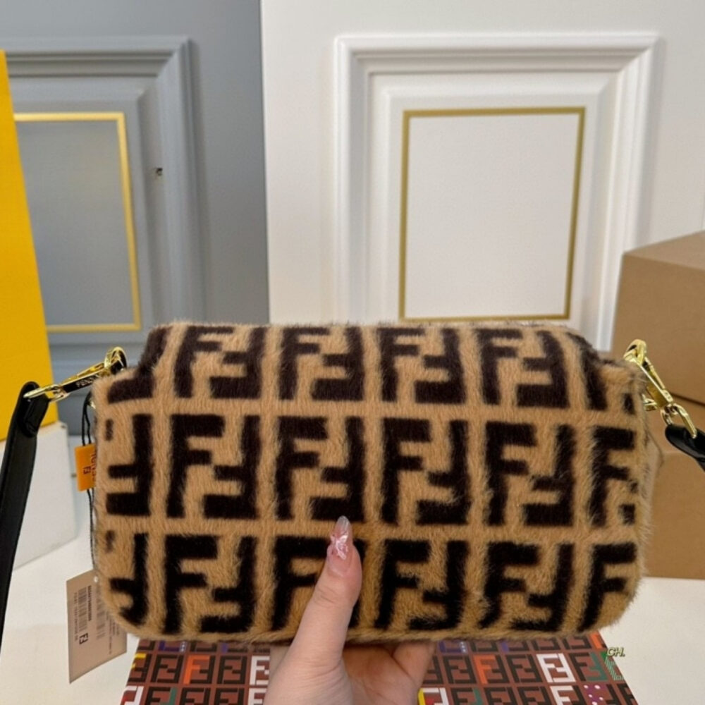 Fendi Baguette Bag Brown 26Cm - Image 8