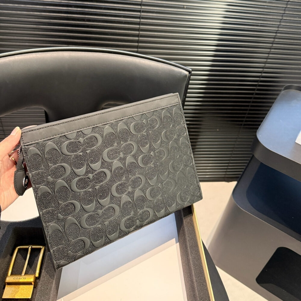 Gift set: Coach Charter Pouch With Signature Black 30Cm CBG27/OY2 - Image 3