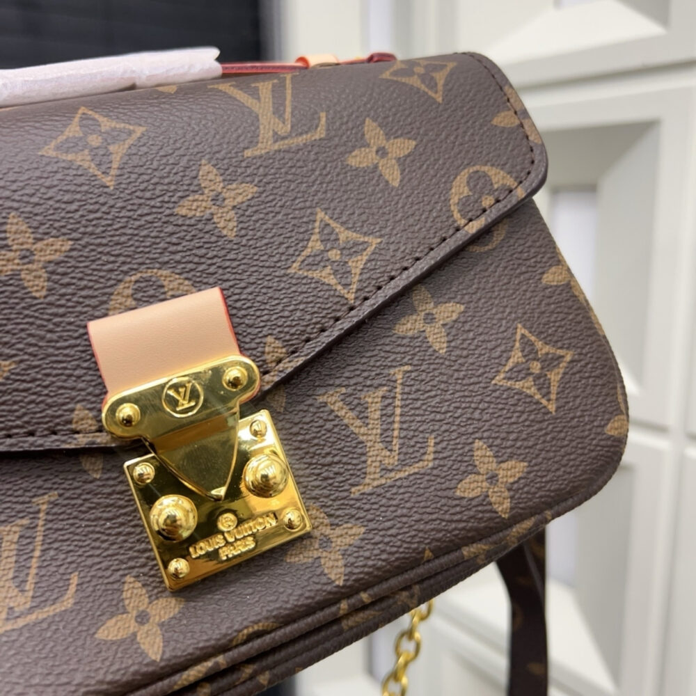 Gift set: Louis Vuitton Pochette Métis East West Brown 22Cm M46279 - Image 5