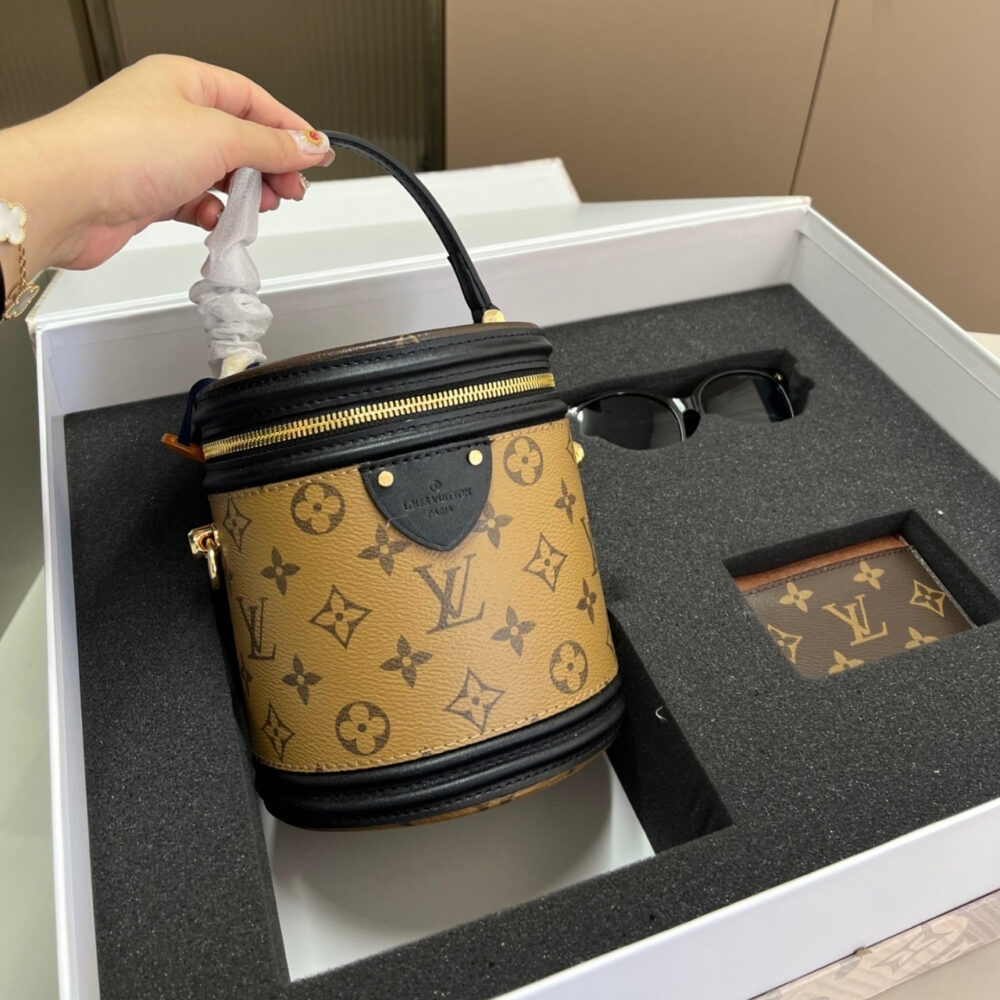 Gift set: Louis Vuitton Cannes Bag Monogram And Black 15Cm M43986 - Image 2