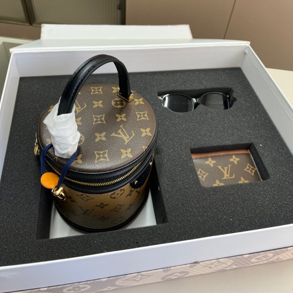 Gift set: Louis Vuitton Cannes Bag Monogram And Black 15Cm M43986 - Image 5