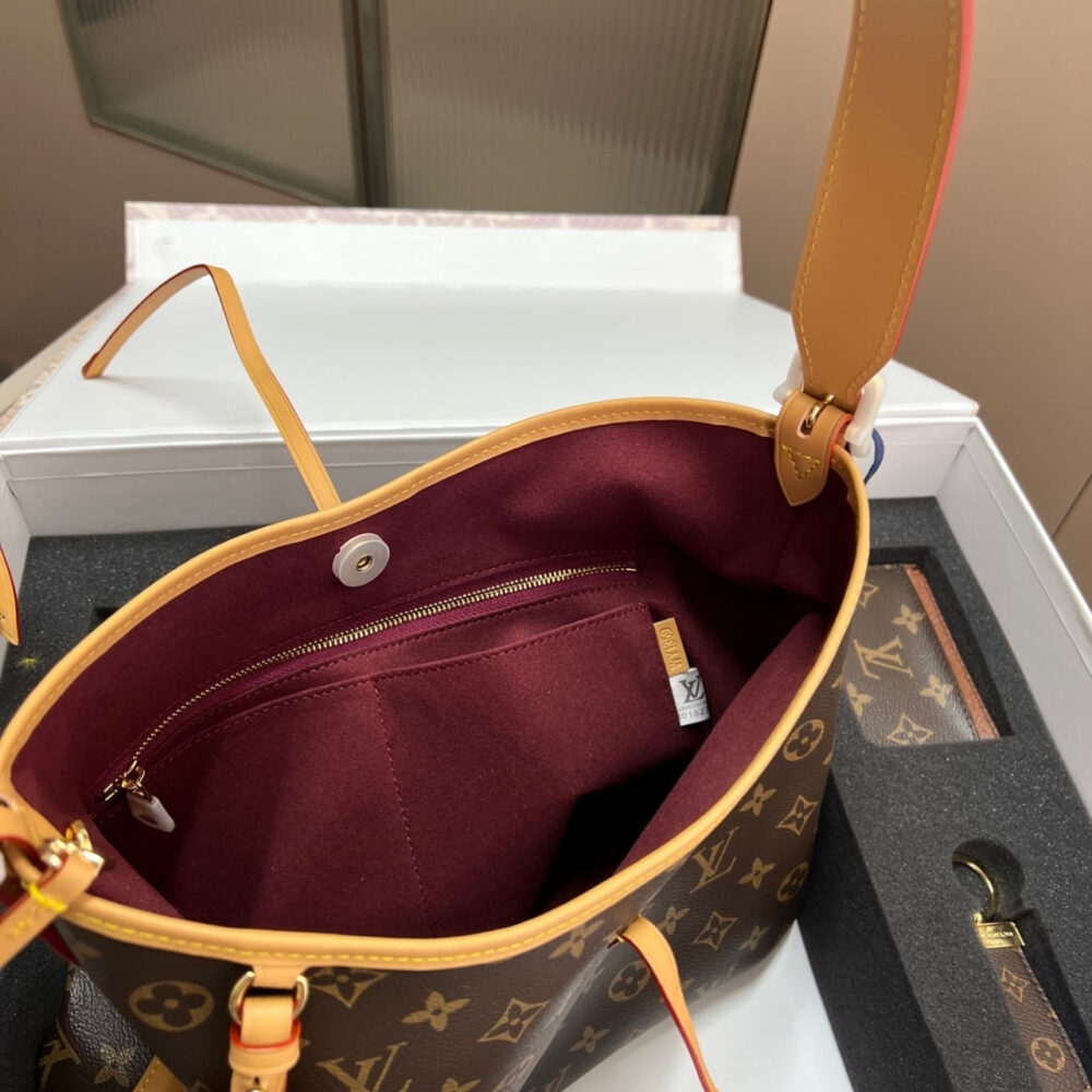 Gift set: Louis Vuitton CarryAll PM Bag Monogram Canvas 29Cm M46203 - Image 5