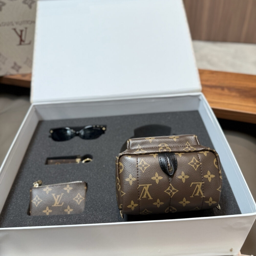 Gift set: Louis Vuitton Monogram Palm Springs Mini Backpack Brown 22Cm M44873 - Image 3