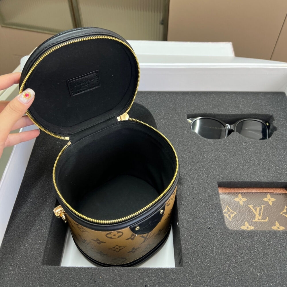 Gift set: Louis Vuitton Cannes Bag Monogram And Black 15Cm M43986 - Image 7