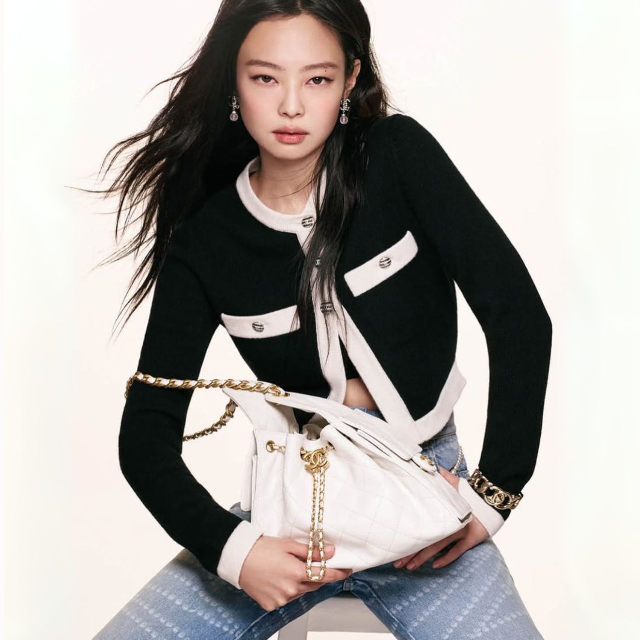 Chanel 25 handbag in White