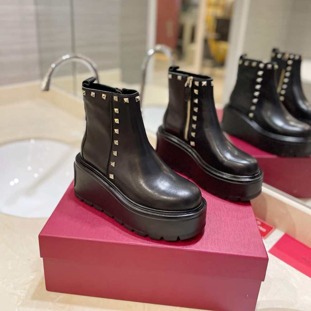 Valentino Garavani Uniqueform Ankle Boot Black 1W2S0CS0MMD 0NO - Image 2