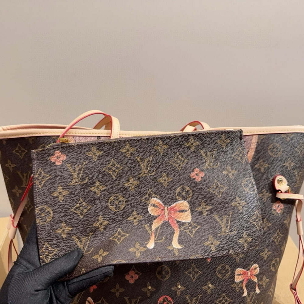 Louis Vuitton Neverfull MM Tote Monogram Canvas With Puppies 31Cm - Image 5