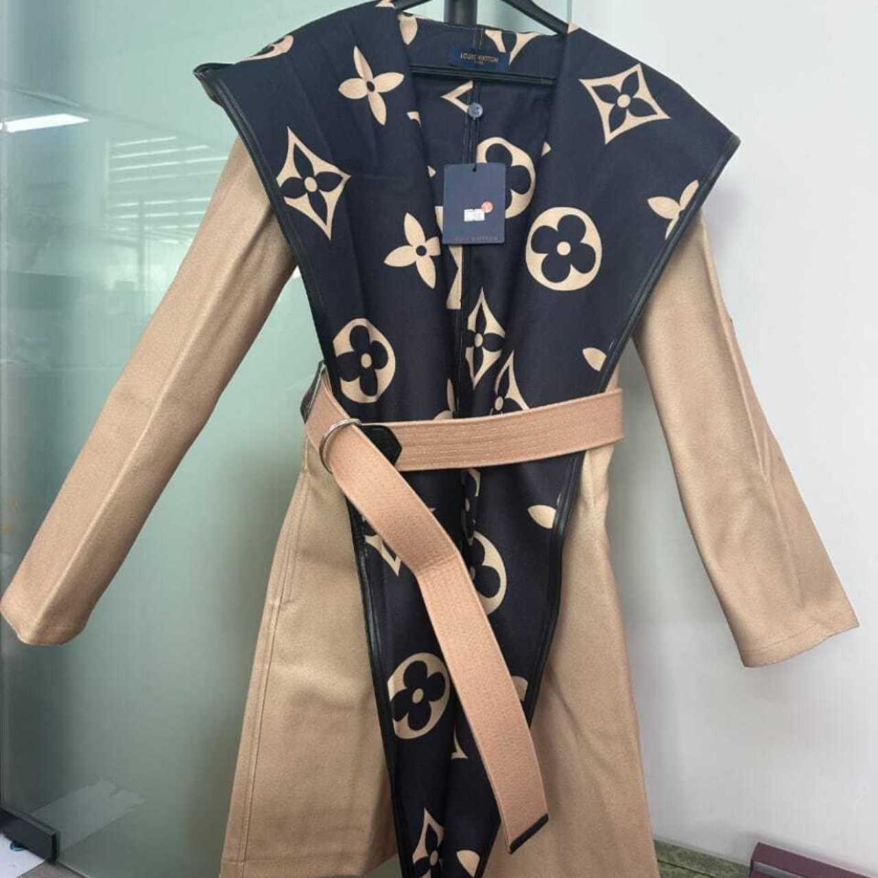 Louis Vuitton Hooded Coat Double Faced Silk Wool Brown 1AAGAV - Image 2