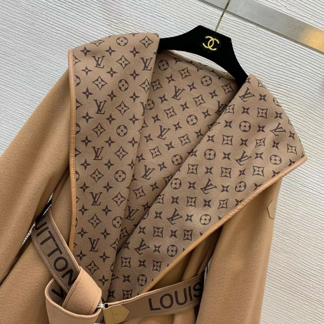 Louis Vuitton Classic Coat Monogram Wool Brown - Image 3