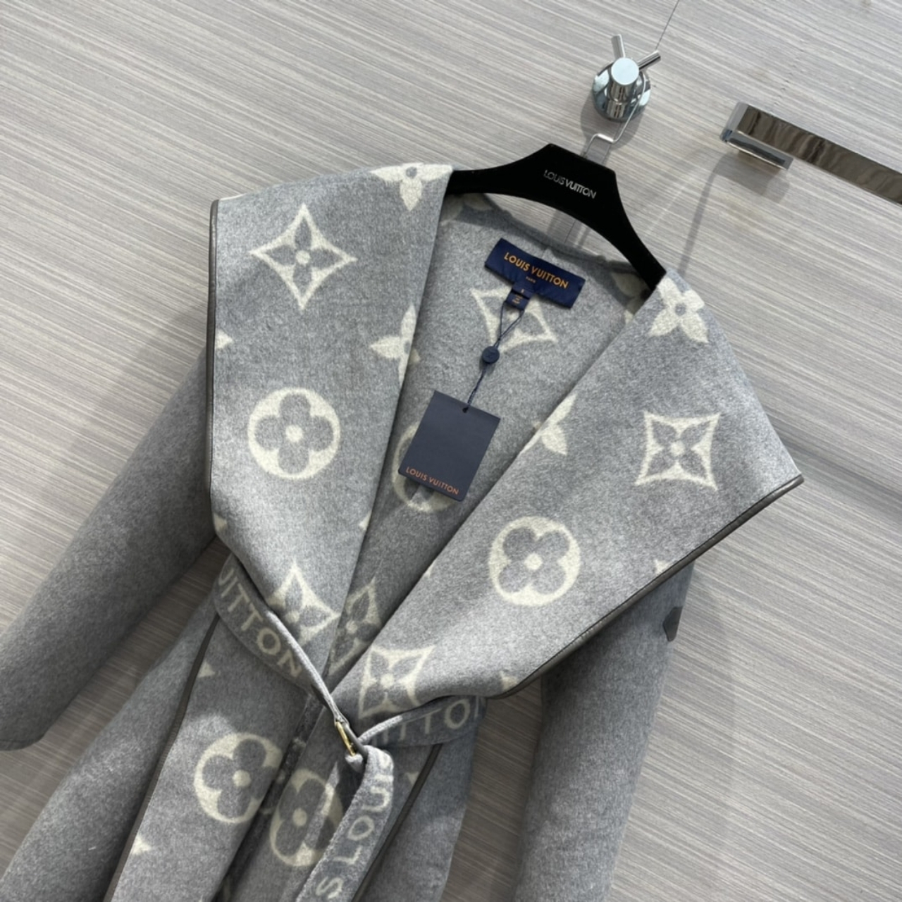 Louis Vuitton Belted Double Sided Hooded Wrap Coat Gray 1A92VF - Image 7