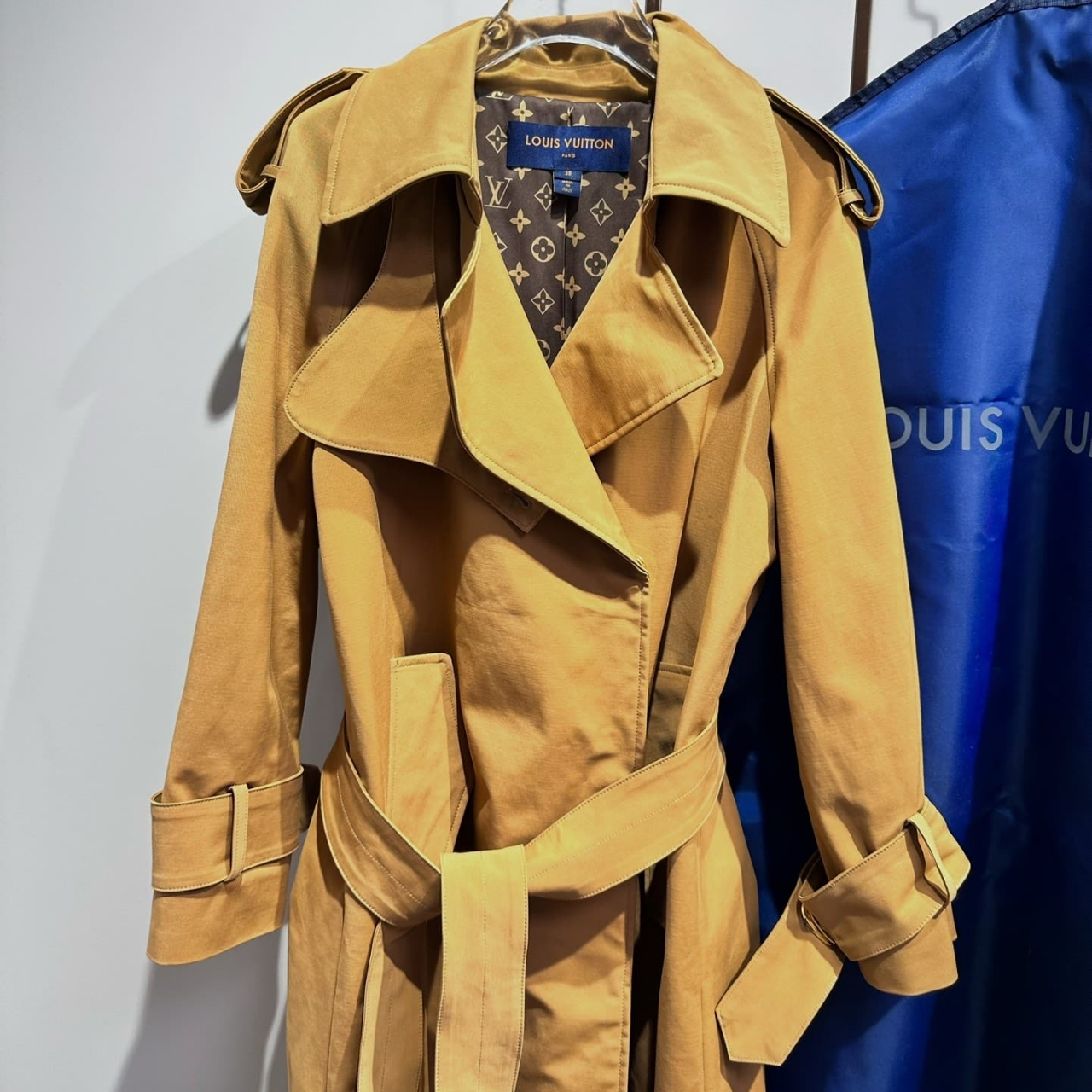 Louis Vuitton Oversized Detail Trench Coat Sandy Beige 1ABD9W - Image 2