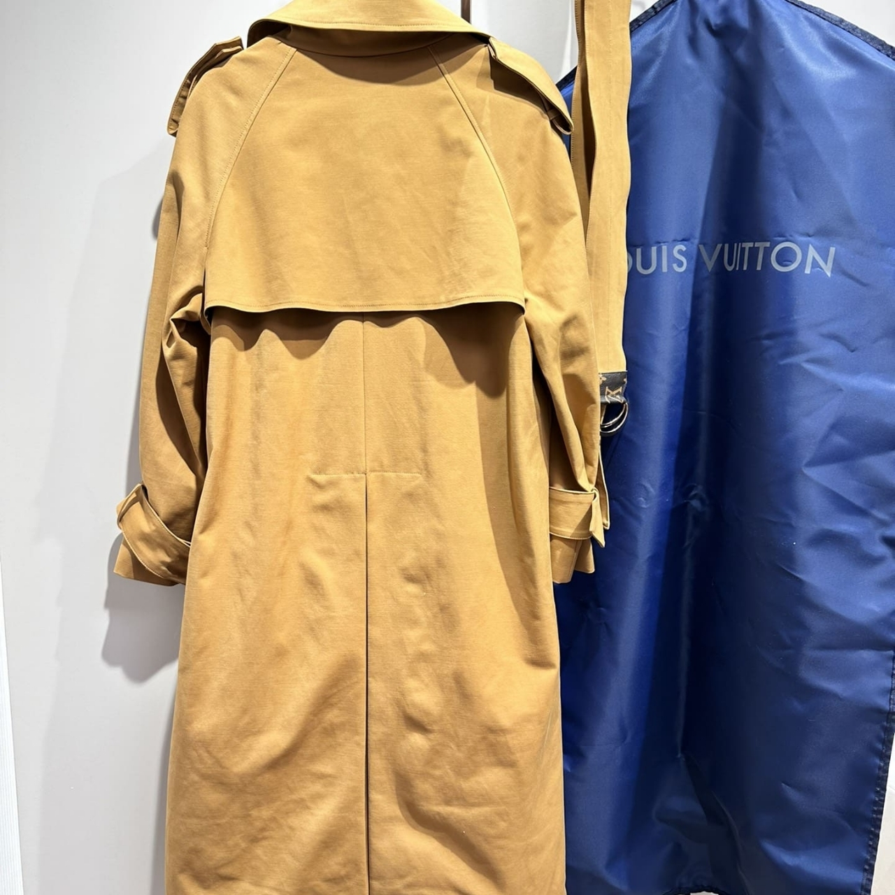 Louis Vuitton Oversized Detail Trench Coat Sandy Beige 1ABD9W - Image 4