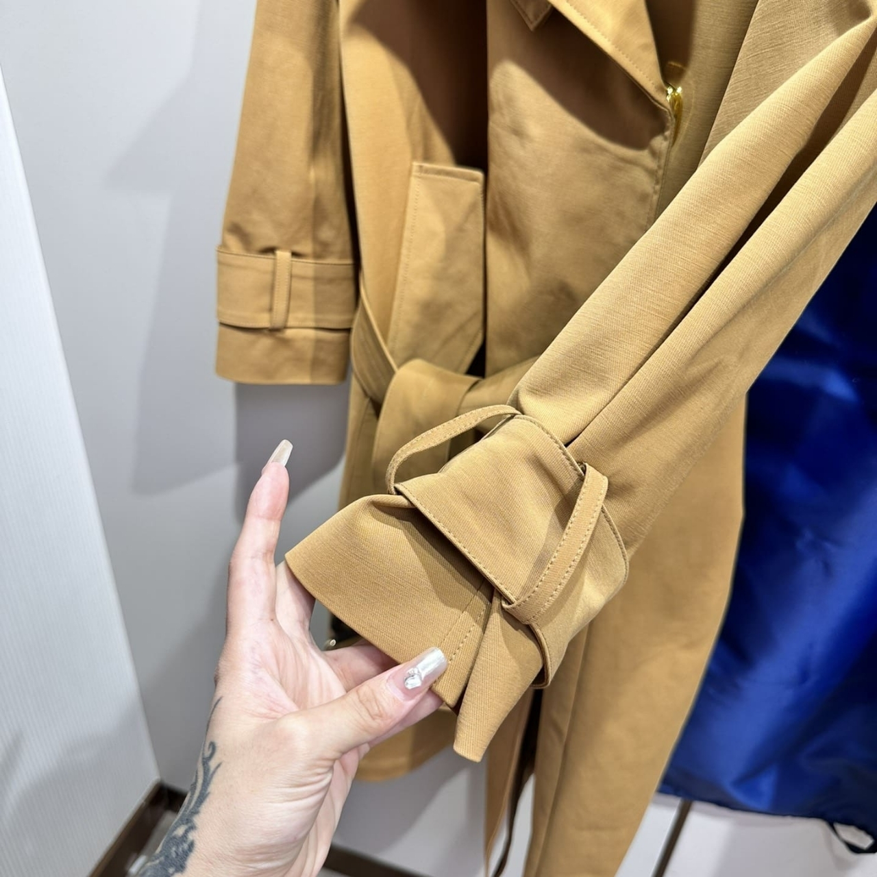 Louis Vuitton Oversized Detail Trench Coat Sandy Beige 1ABD9W - Image 6