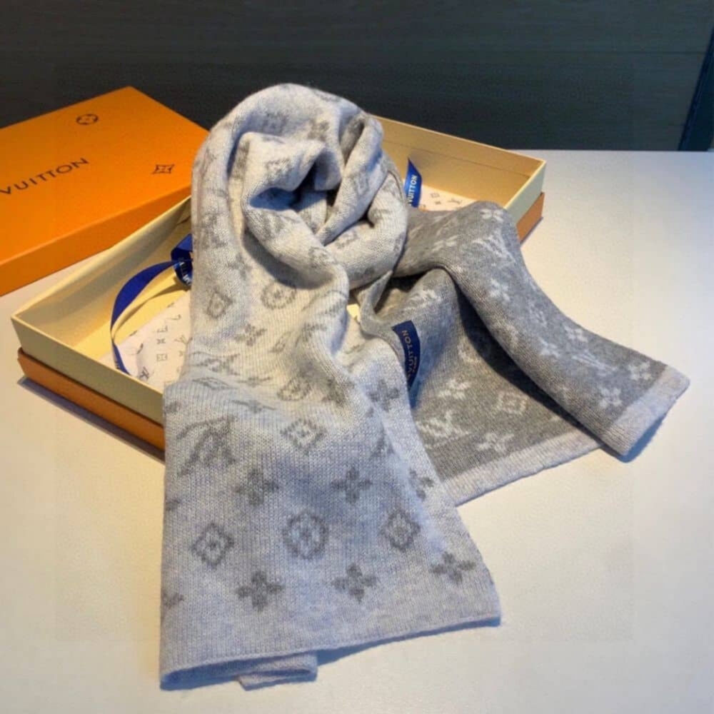 Louis Vuitton Cachecol Monogram Denim Scarf Light Grey 200Cm - Image 4