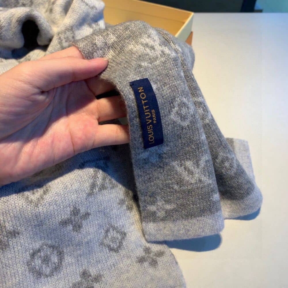 Louis Vuitton Cachecol Monogram Denim Scarf Light Grey 200Cm - Image 6