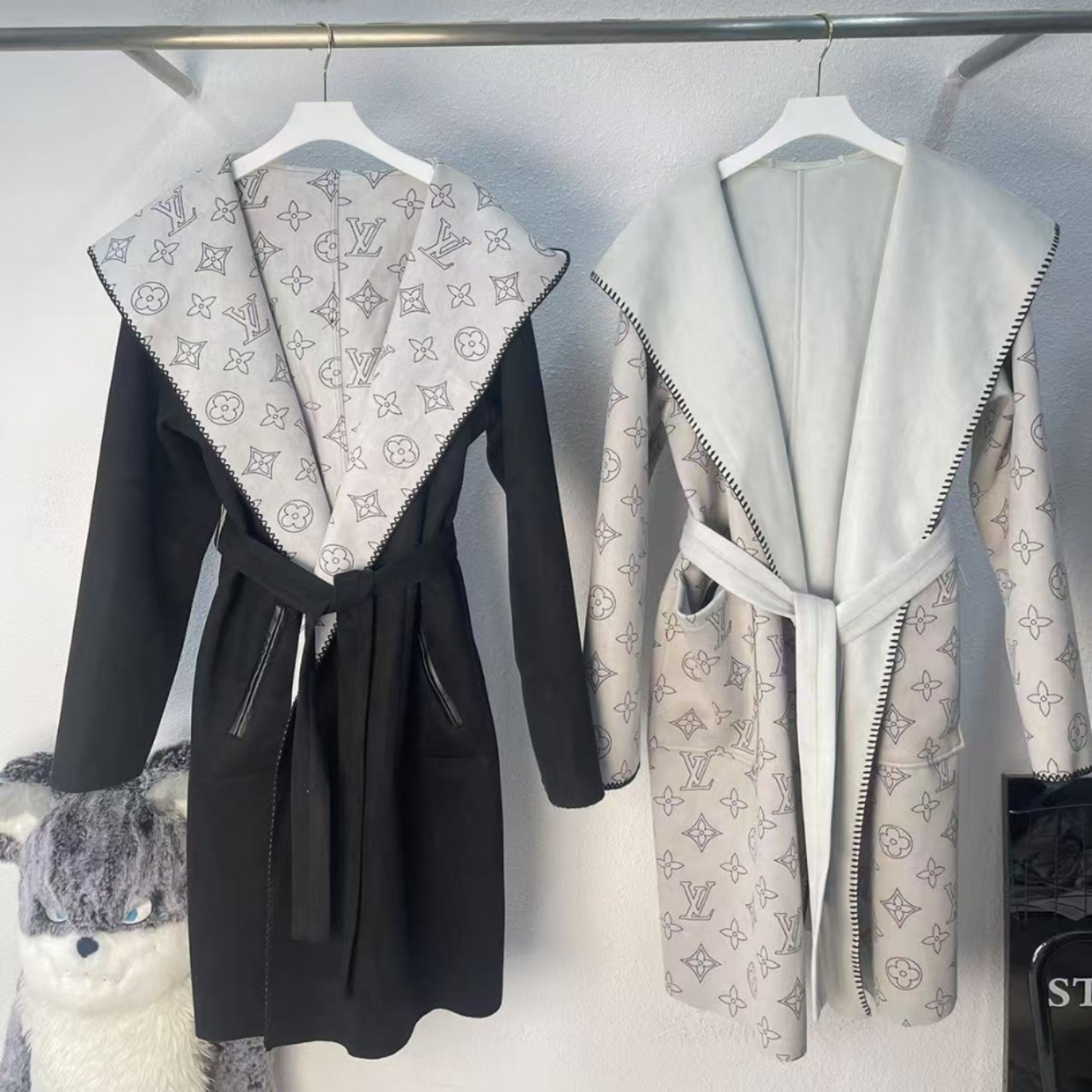 Louis Vuitton Reversible Mahina Monogram Wrap Coat Black - Image 2