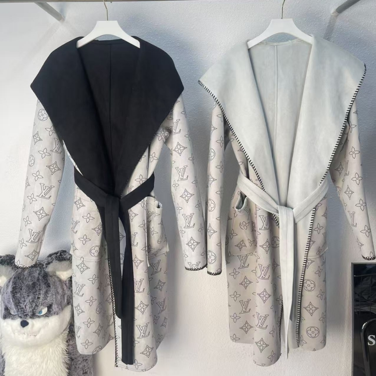 Louis Vuitton Reversible Mahina Monogram Wrap Coat Black - Image 4