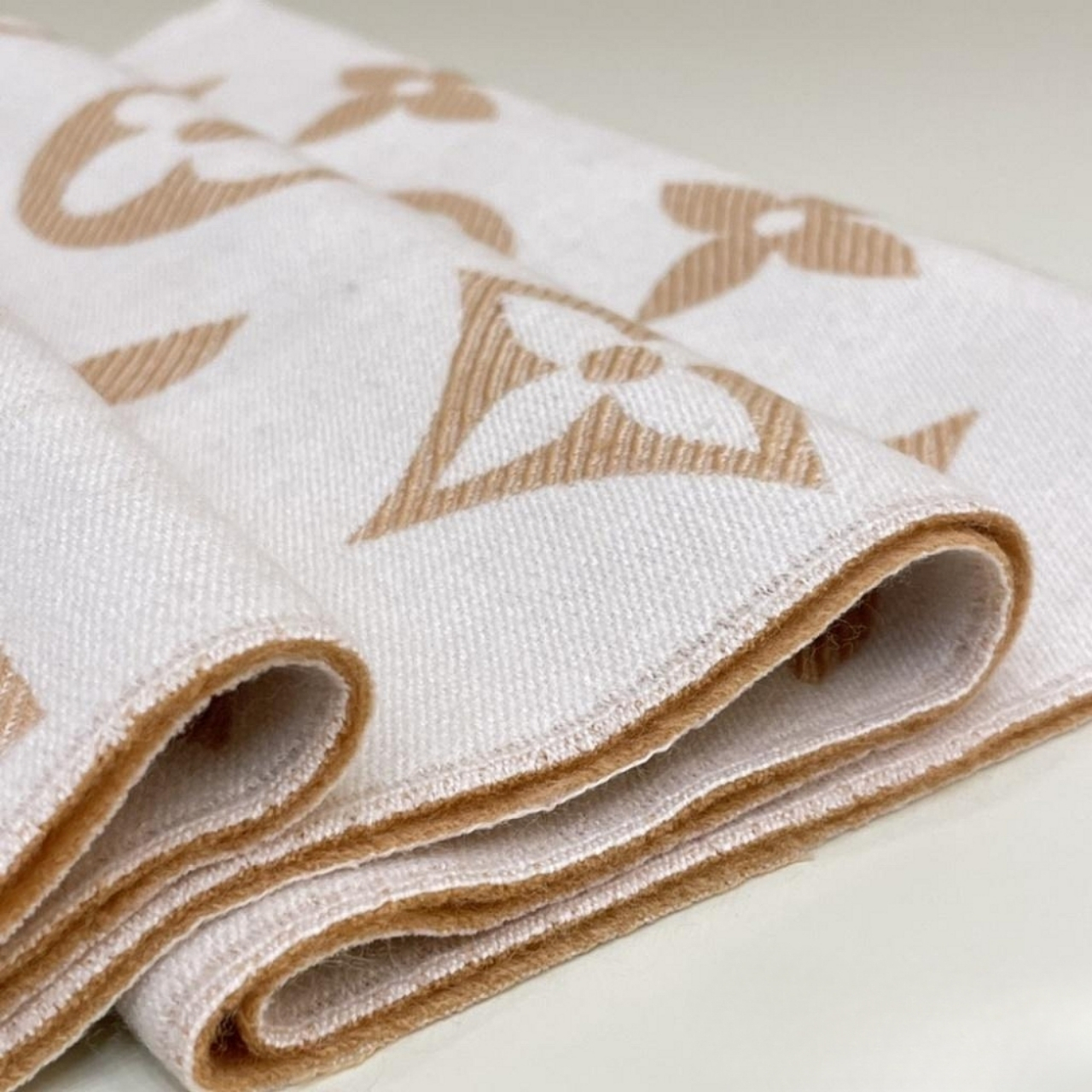 Louis Vuitton LV Essential Scarf Noisette 186Cm M78935 - Image 5