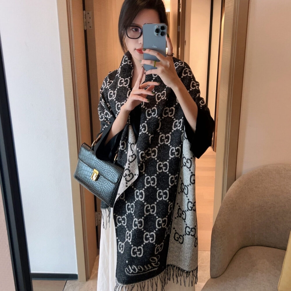 Gucci GG Jacquard Wool Scarf Black And White 90Cm - Image 4