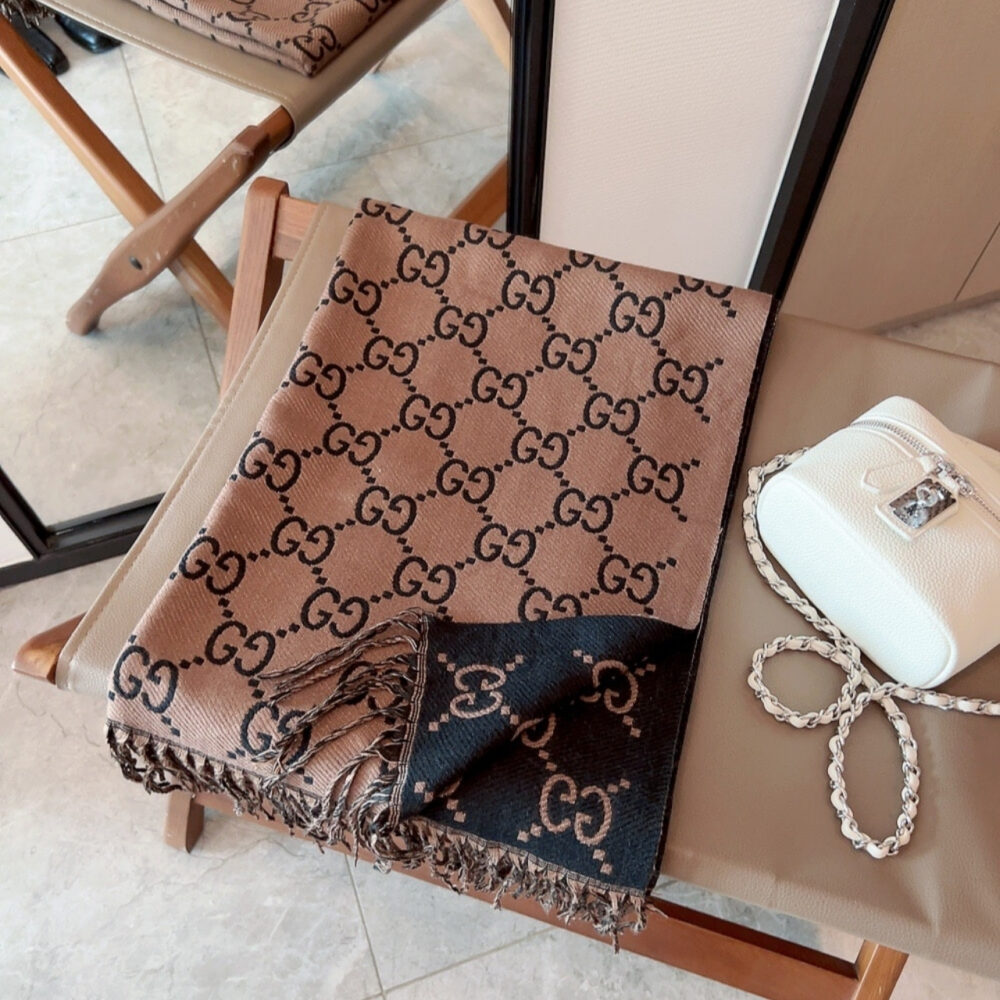 Gucci GG Jacquard Wool Scarf Brown And Black 90Cm - Image 2