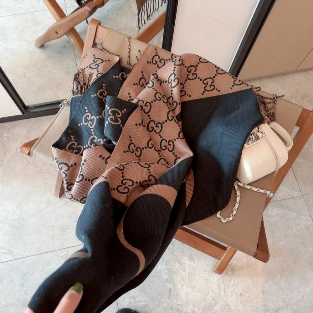 Gucci GG Jacquard Wool Scarf Brown And Black 90Cm - Image 3