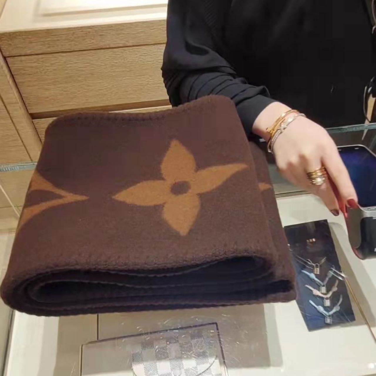 Louis Vuitton Sweet Dreams Scarf Brown 235Cm M77379 - Image 3