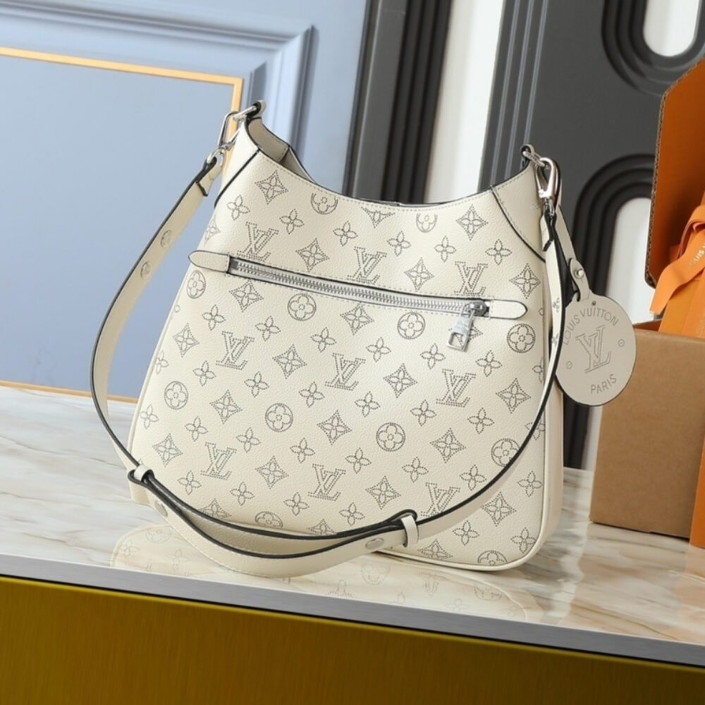 Louis Vuitton All Around MM White 28Cm - Image 4