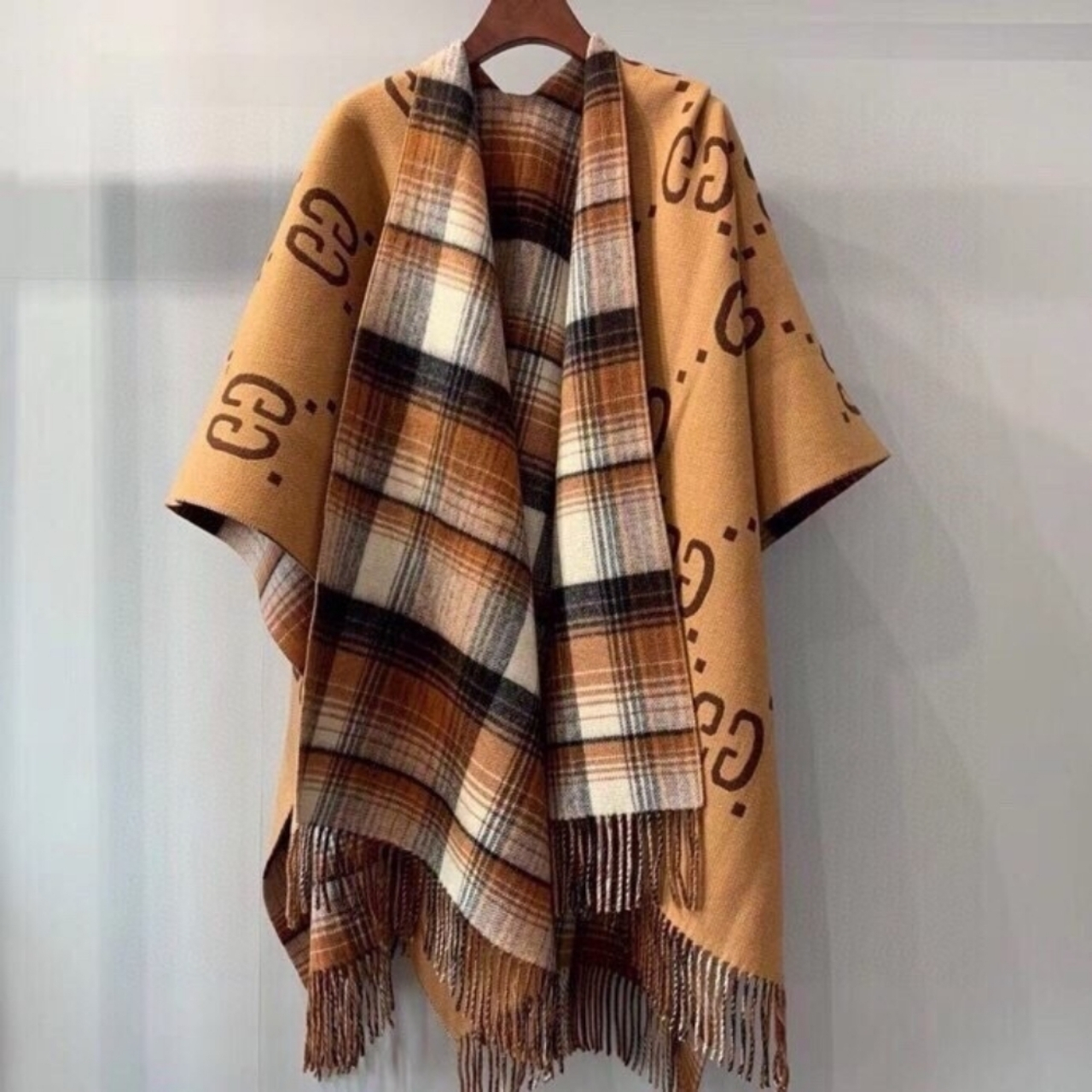Gucci Reversible Wool Poncho GG Beige 185Cm - Image 2