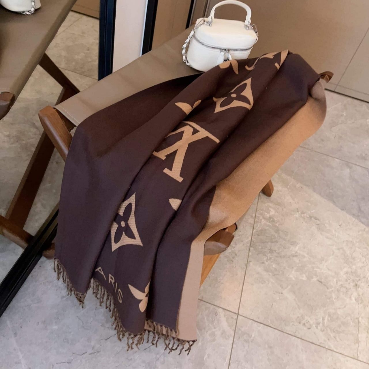 Louis Vuitton Reykjavik Scarf Dark Brown 180Cm M78125 - Image 2