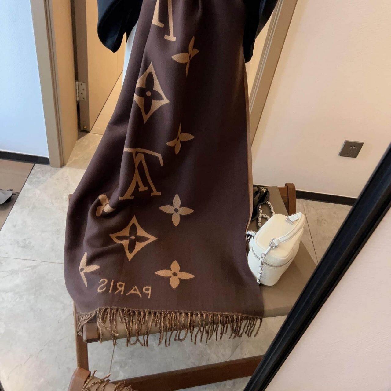 Louis Vuitton Reykjavik Scarf Dark Brown 180Cm M78125 - Image 3
