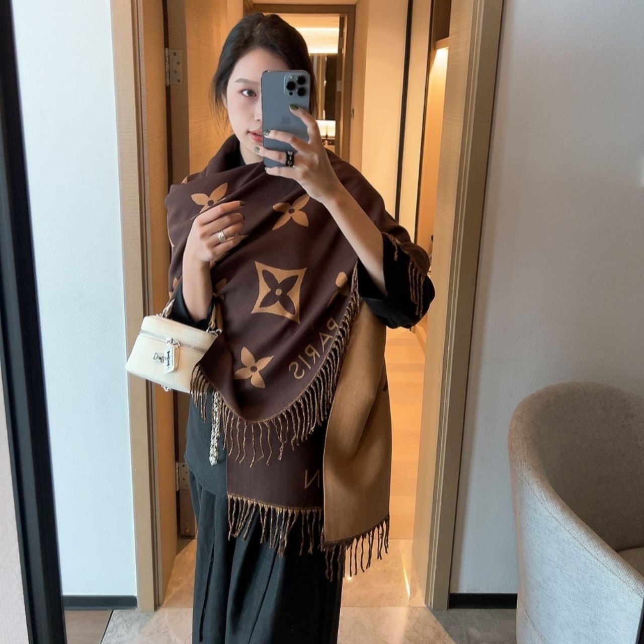 Louis Vuitton Reykjavik Scarf Dark Brown 180Cm M78125 - Image 4