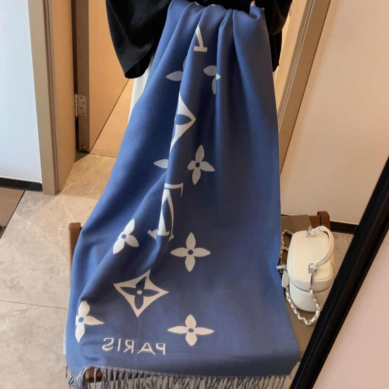 Louis Vuitton Reykjavik Scarf Blue 180Cm M77374 - Image 2