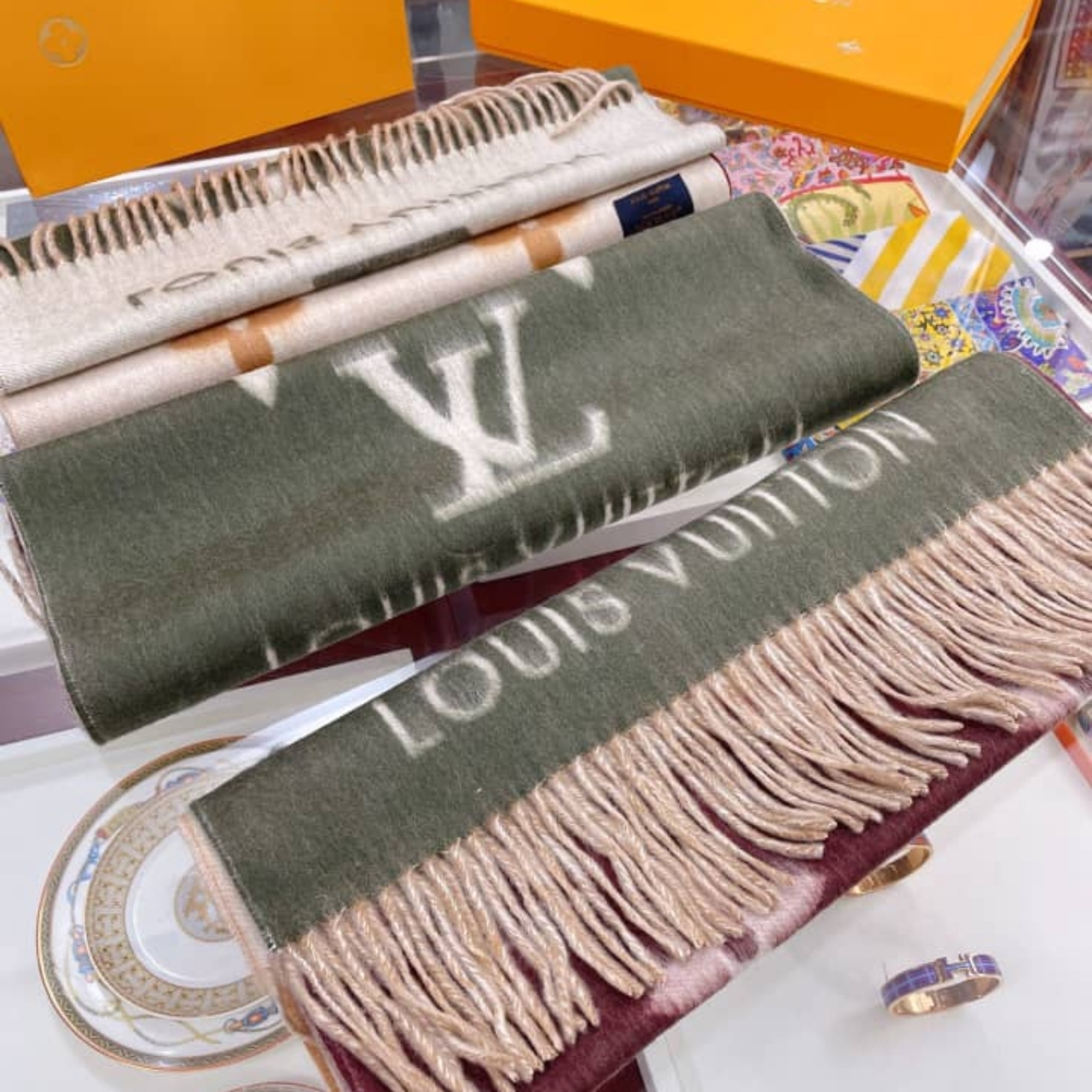 Louis Vuitton Reykjavik Gradient Scarf Multicolor 180Cm - Image 4
