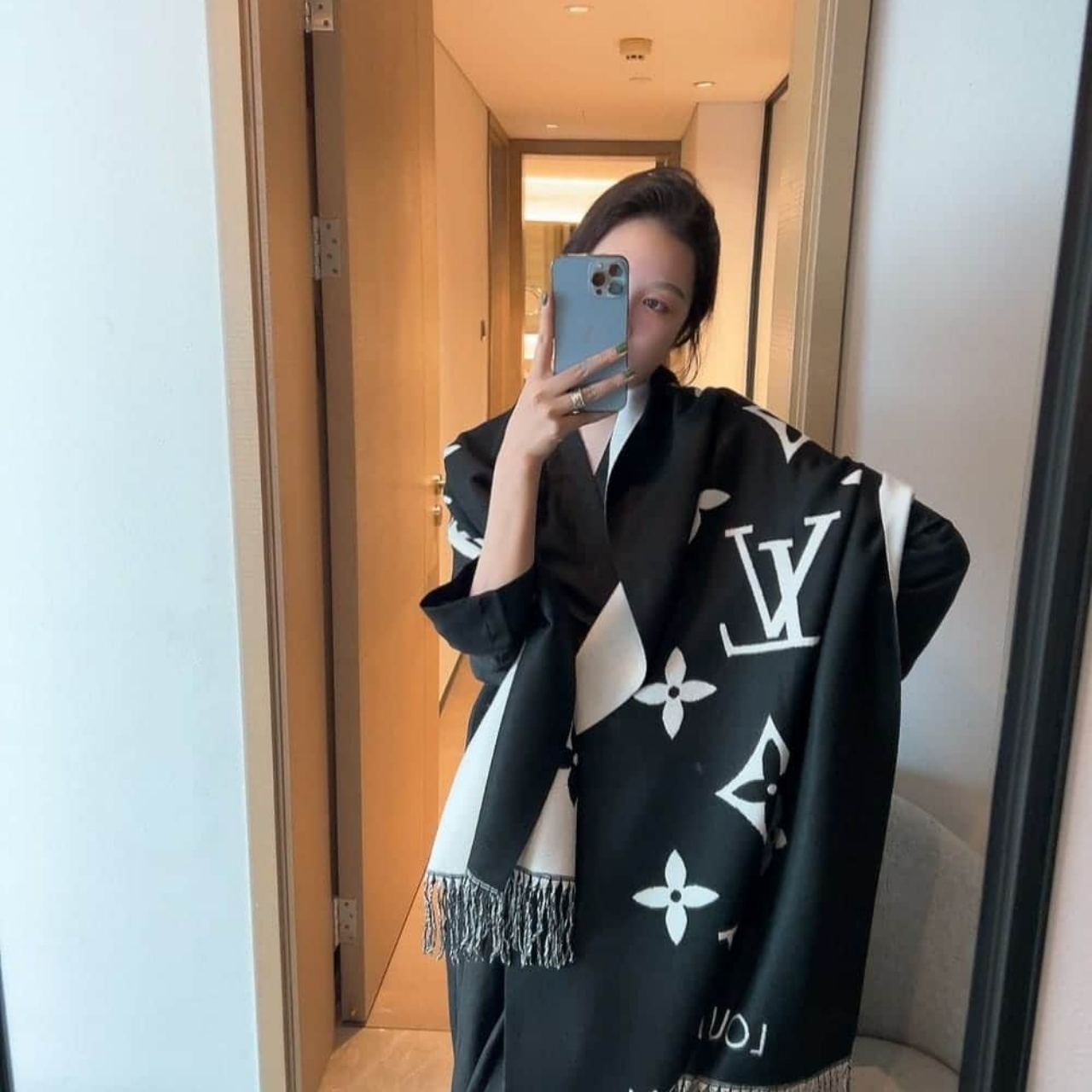 Louis Vuitton Reykjavik Scarf Black 180Cm M71040 - Image 3