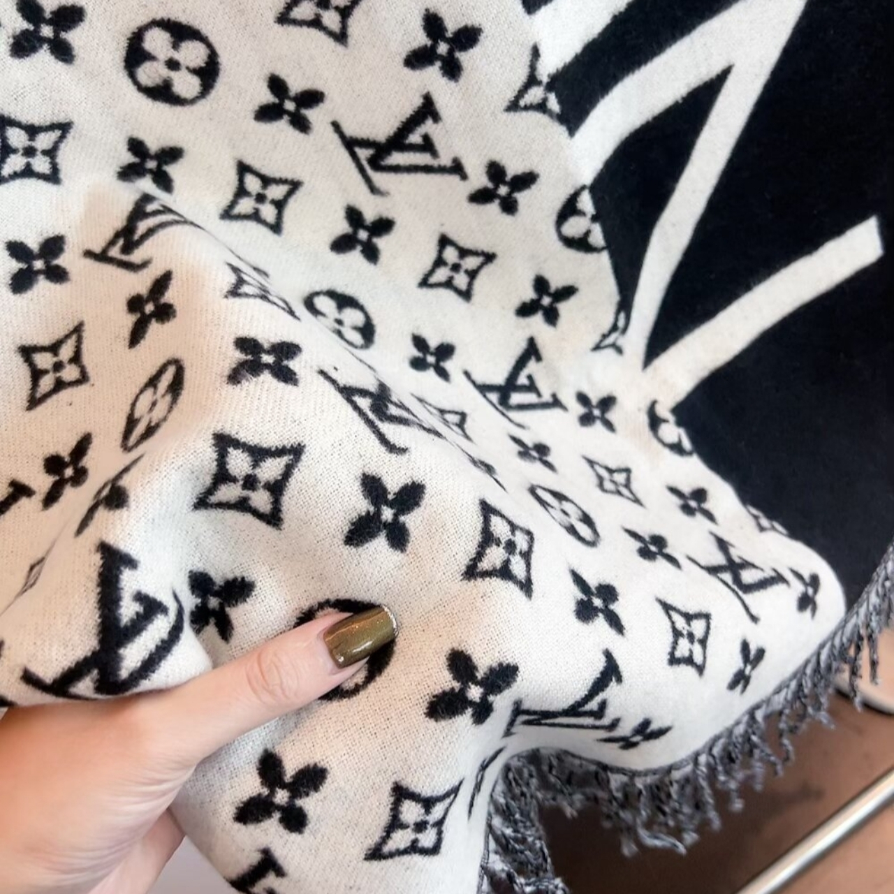 Louis Vuitton Monogram Split Scarf Black 180Cm M70924 - Image 3