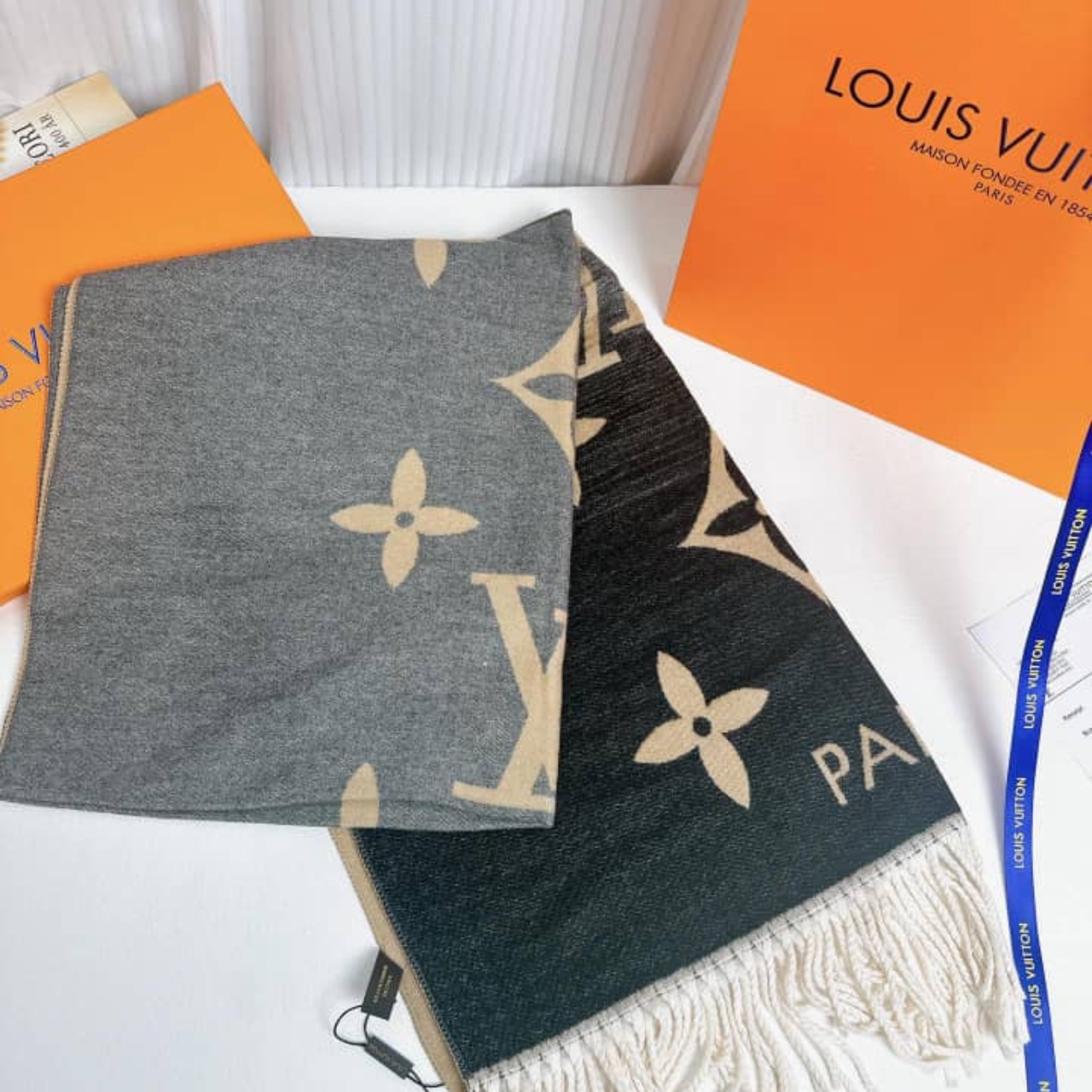 Louis Vuitton Gradient Shawl Black And Grey 190Cm - Image 2