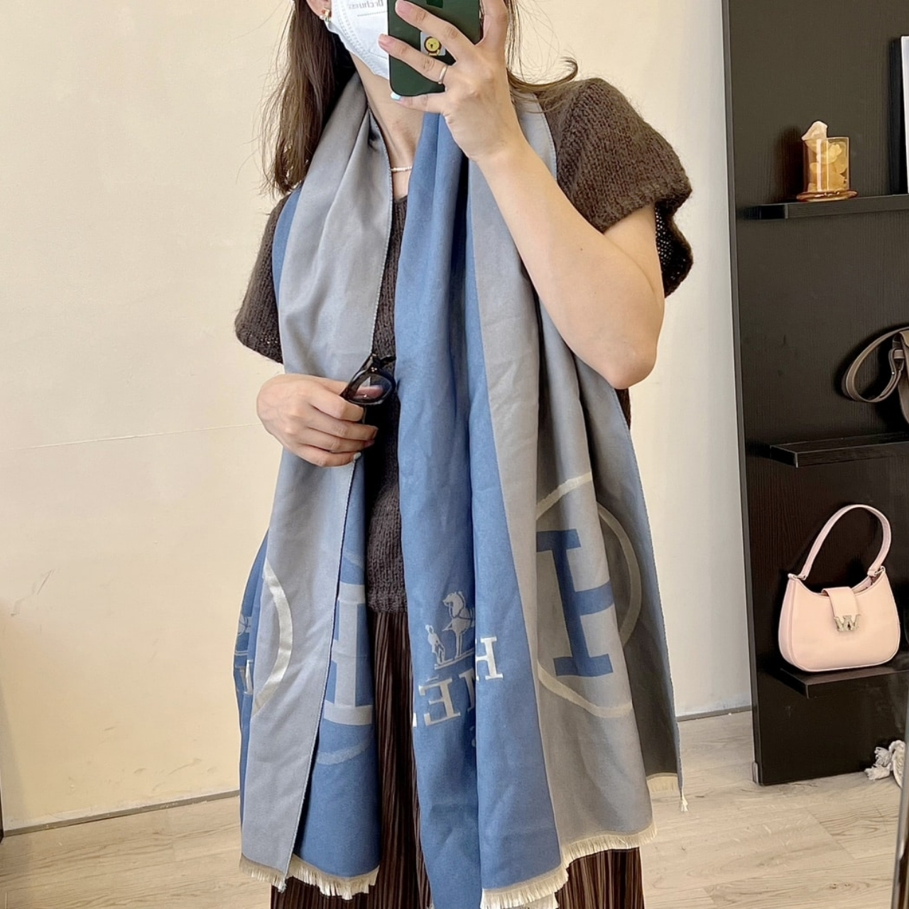 Hermes H Letter Cashmere Muffler Blue 180Cm - Image 4