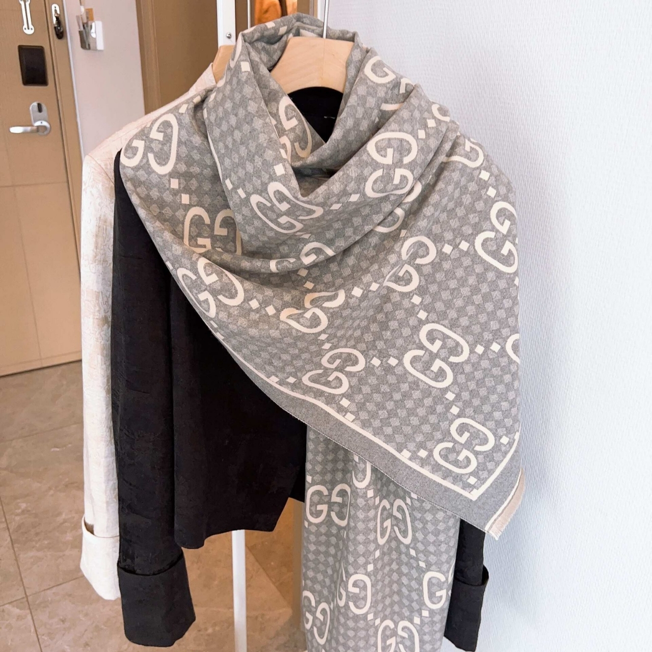 Gucci Maxi GG Wool Jacquard Scarf Grey 180Cm - Image 2