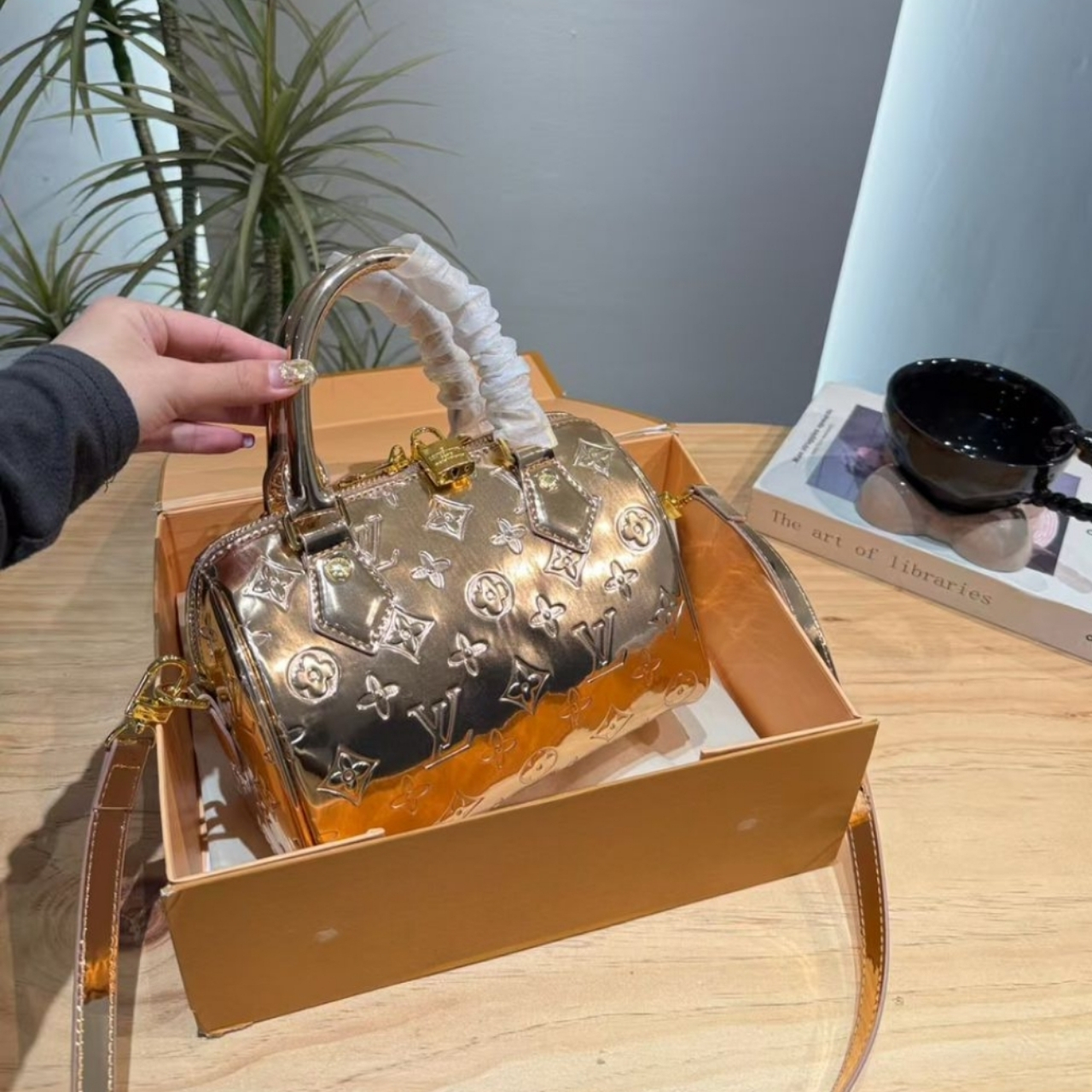 Louis Vuitton Speedy Bandoulière 20 Copper Gold 20Cm M26497 - Image 2