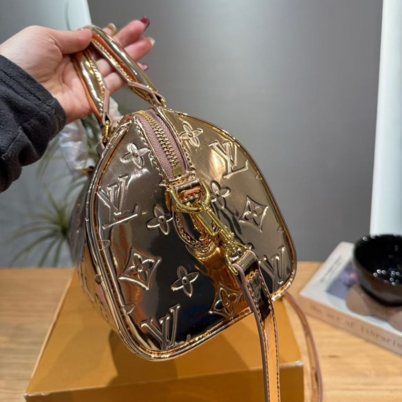 Louis Vuitton Speedy Bandoulière 20 Copper Gold 20Cm M26497 - Image 4