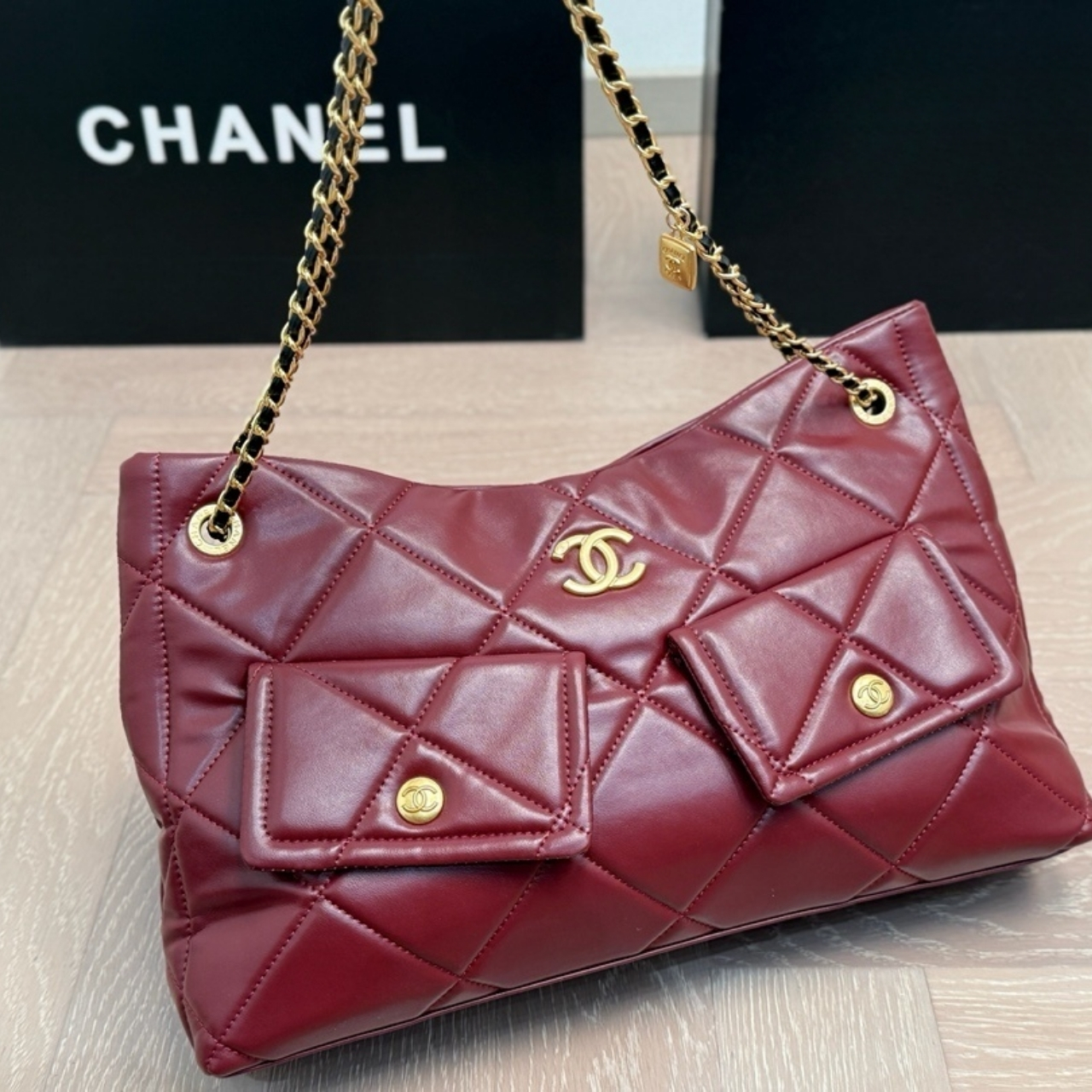 Chanel Shopping Bag Gold Tone Metal Red 38Cm - Image 2