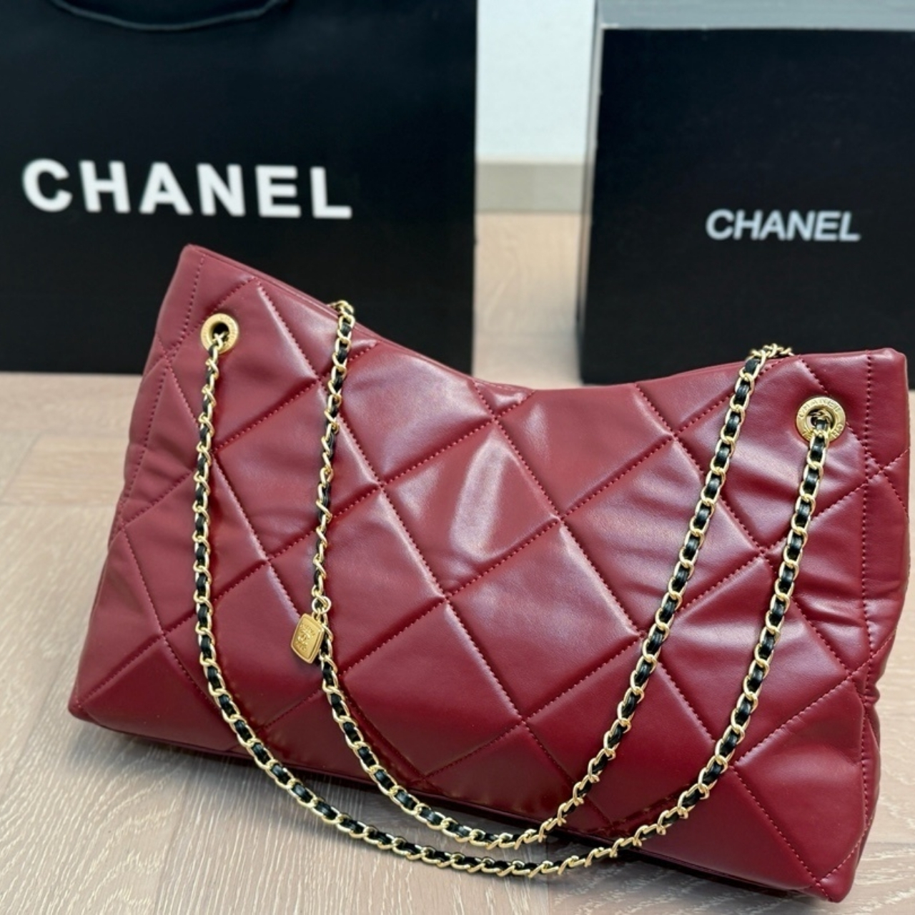Chanel Shopping Bag Gold Tone Metal Red 38Cm - Image 4