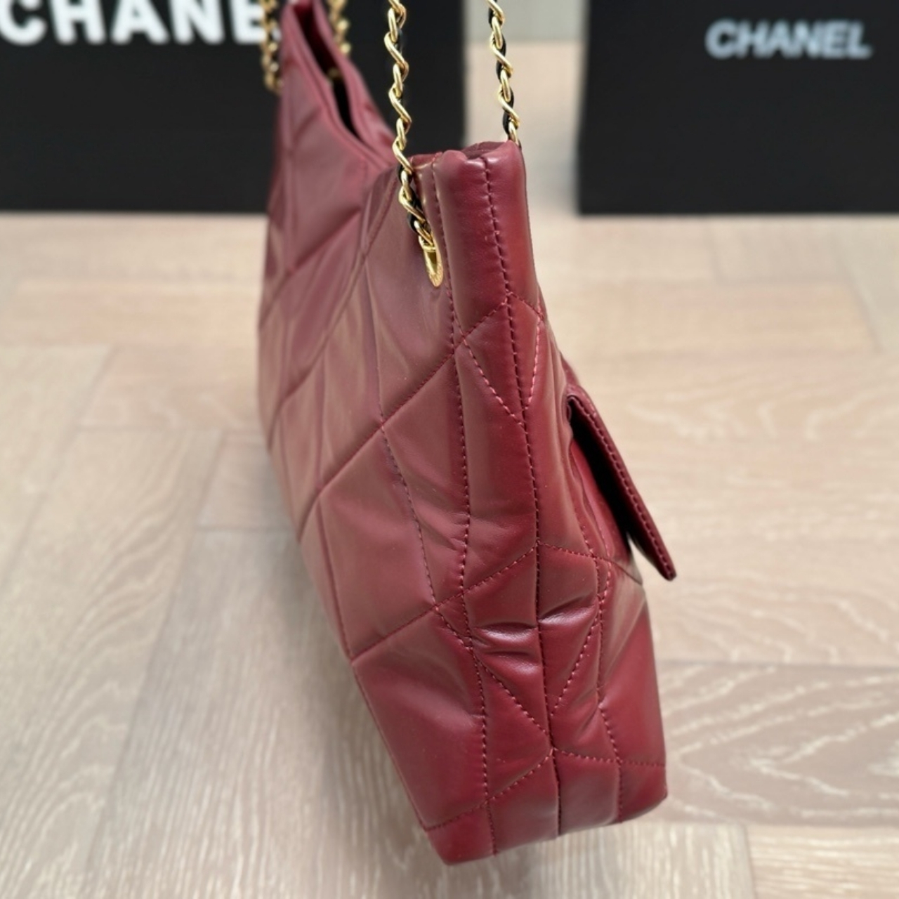 Chanel Shopping Bag Gold Tone Metal Red 38Cm - Image 5