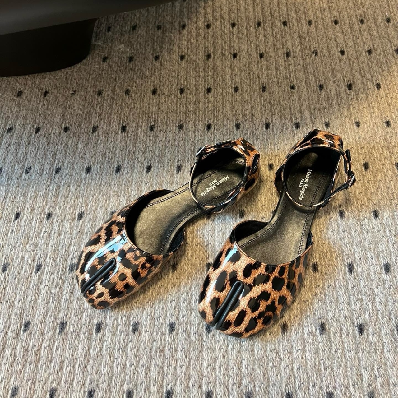 Super Vip 1:1 - Maison Margiela Leopard Print Tabi Ankle Strap Sandals - Image 2