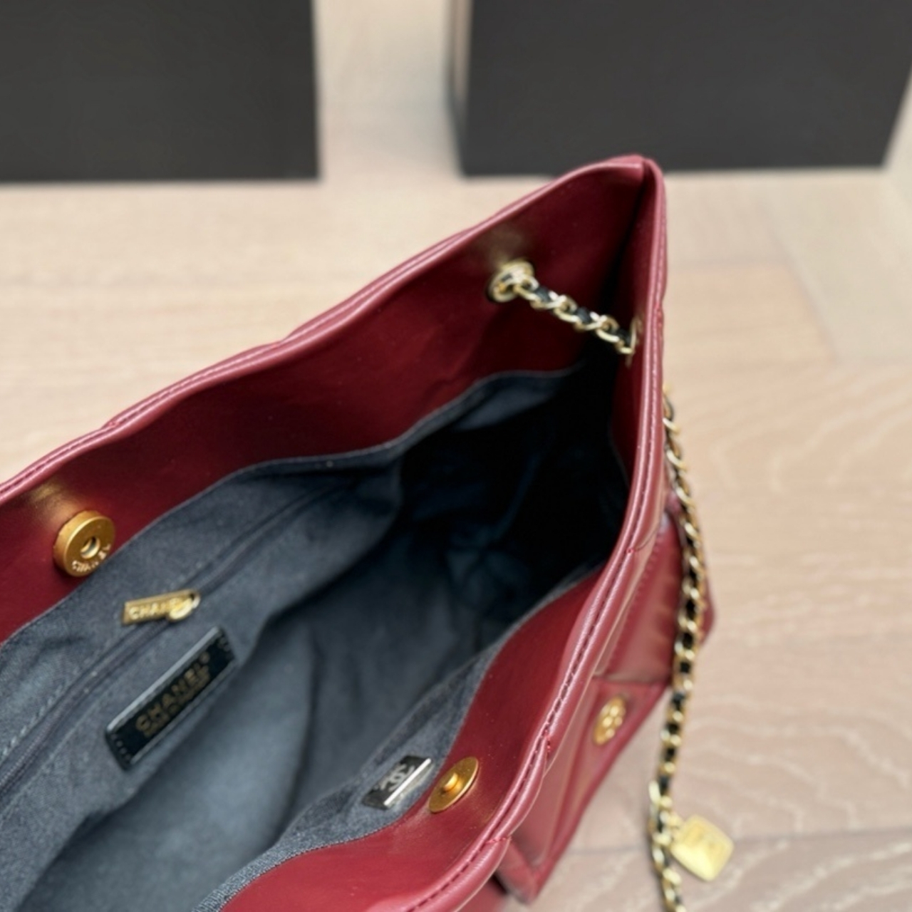 Chanel Shopping Bag Gold Tone Metal Red 38Cm - Image 6